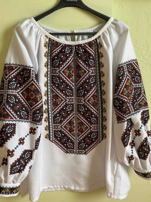 Жіночі вишиванки ручна робота