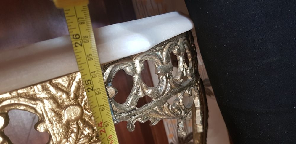 Mesa em talha dourada