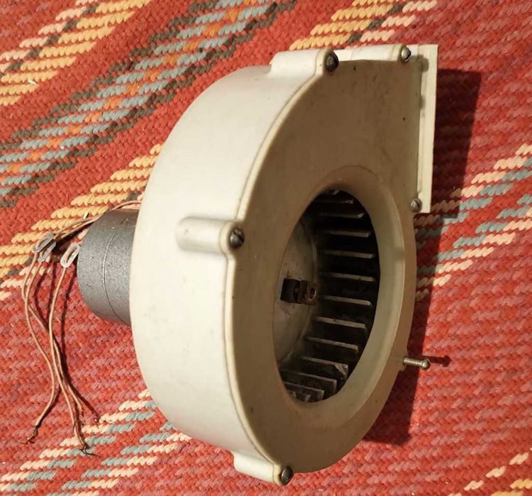 Вентилятор. в гараж. майстерню.