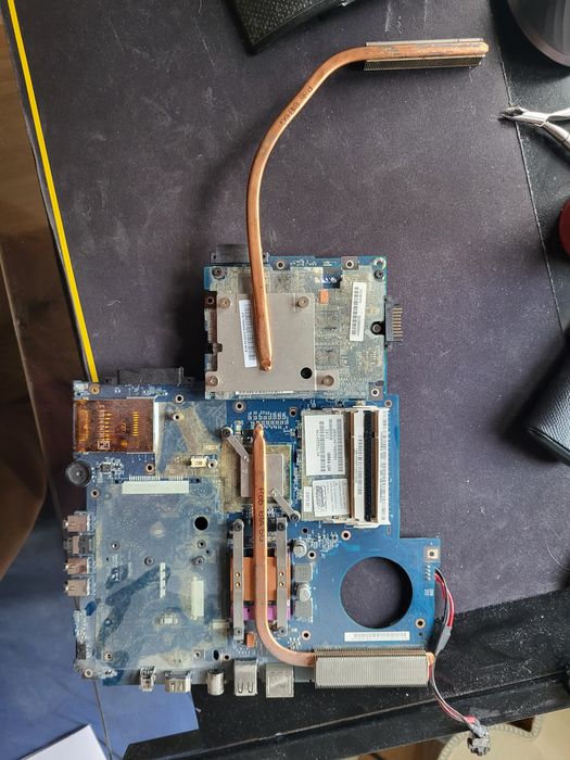 Płyta główna z procesorem i innymi częściami do toshiba satellite p200