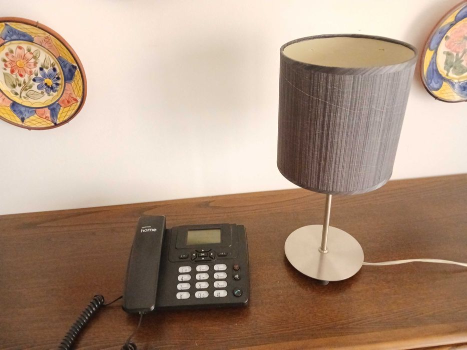 Telefone Movel de Mesa e Candeeiro base Metálica
