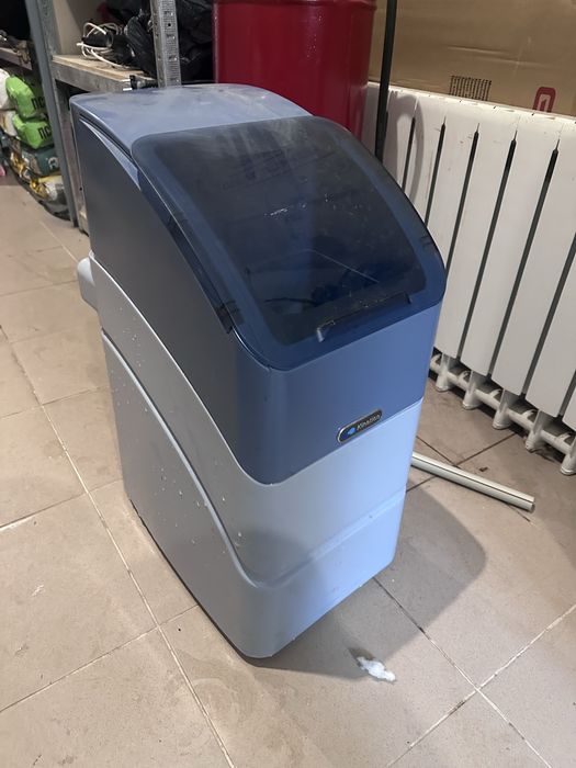 Помʼякшувач води кабінетного типу Kinetico Essential ERGO 11