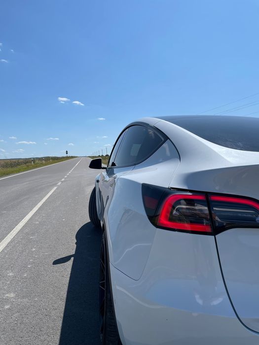 Tesla model Y 2021 Long Range Dual Motor