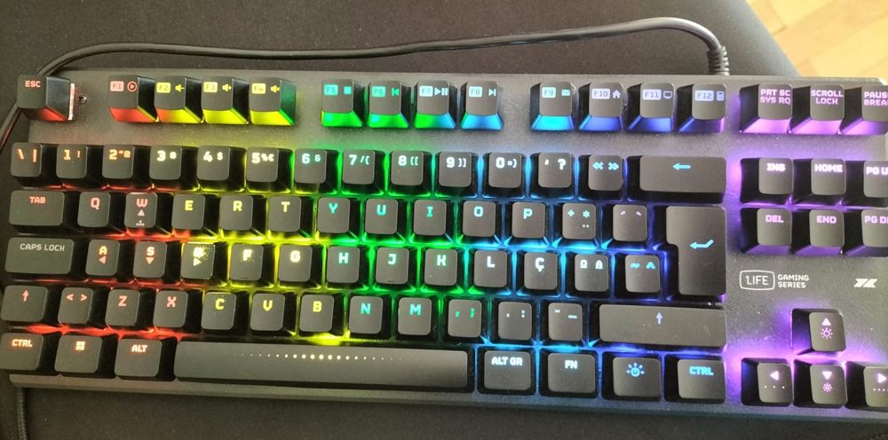 Teclado gaming usado