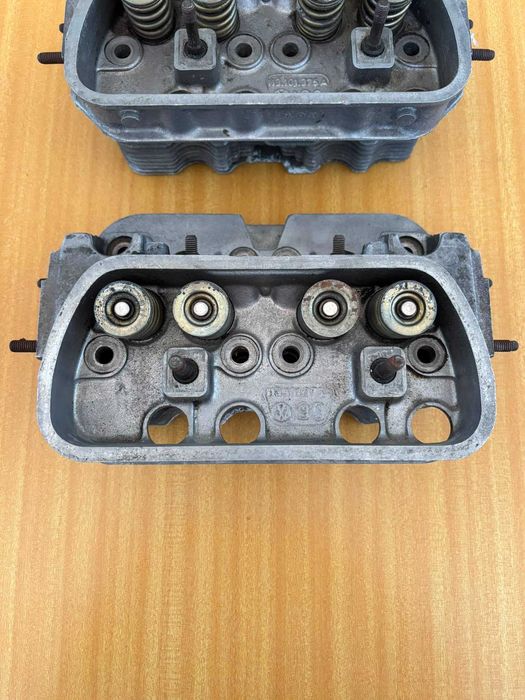 Par de Cabeças de Motor VW Carocha / Pão de Forma – Ref: 113101375A
