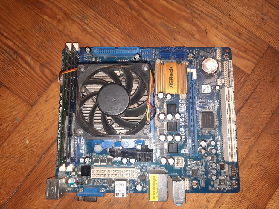 Продам материнську плату.