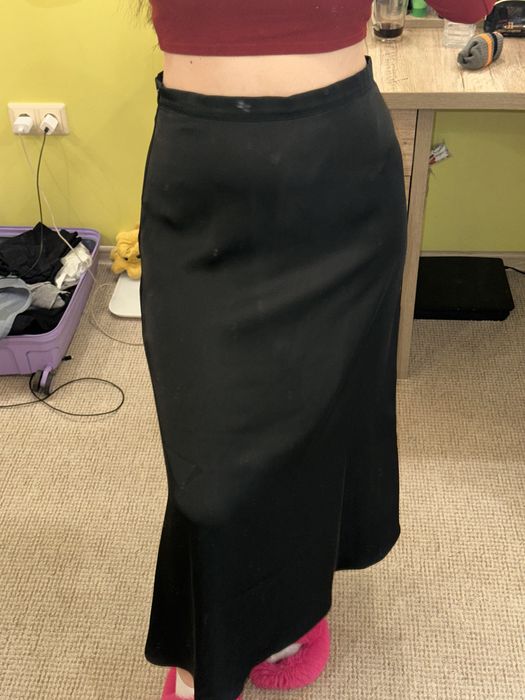 Атласна спідниця