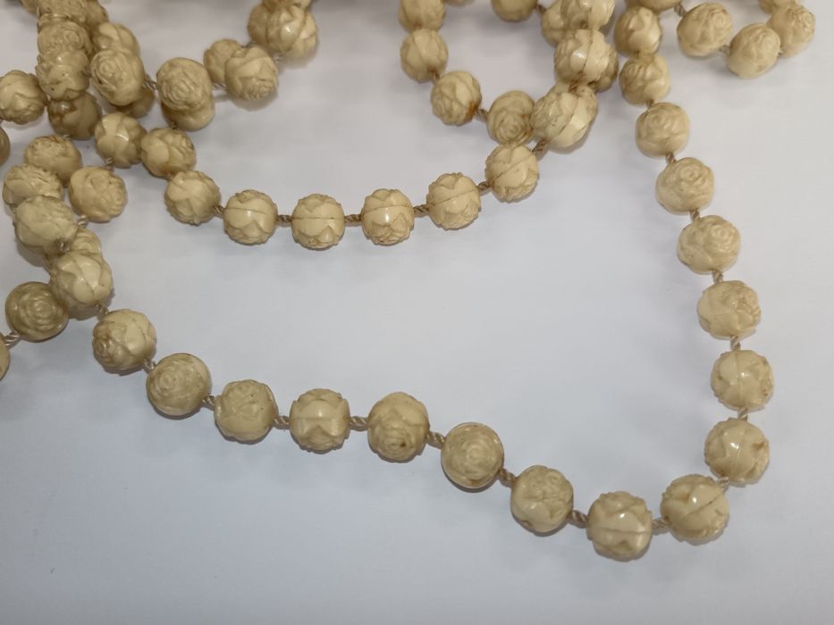 Colar comprido creme