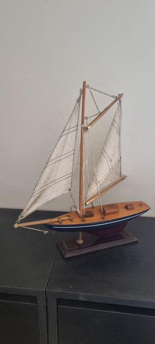Modelo de barco Veleiro