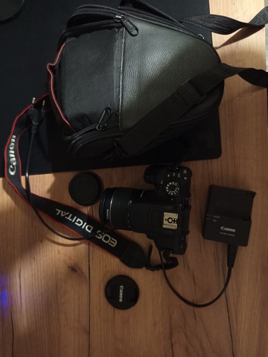 Продам Canon EOS 700D в чудовому стані + карта 64GB, сумка, комплект