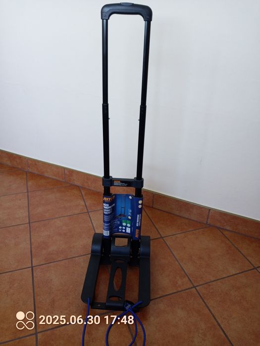 Nowy wózek transportowy.