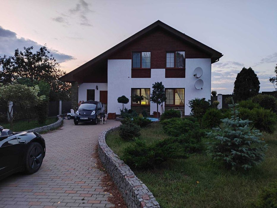 Дениші, чудовий будинок в тихому куточку