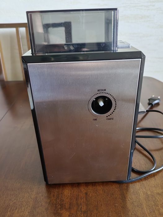 Кавомолка DeLonghi.
