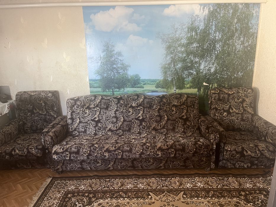 Продам диван с креслами