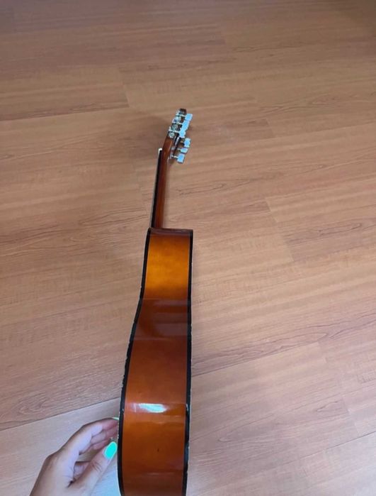 Guitarra da Carmen com capa protetora