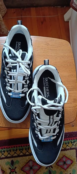 Продам новые кроссовки