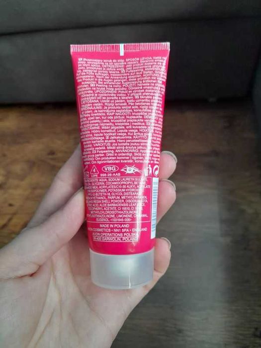 Złuszczający scrub do stóp Avon Foot Works 75ml Winter.