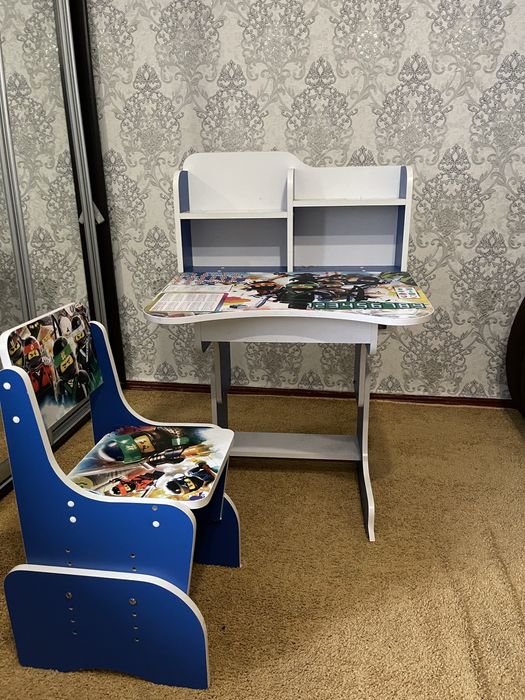 Дитяча шкільна парта