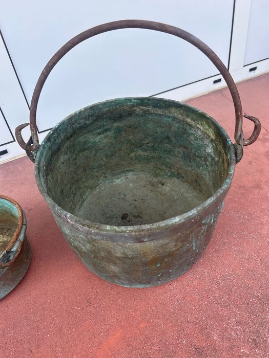 Cobre muito antigo