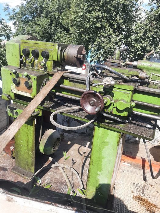 Токарный станок в нормальном рабочем состоянии