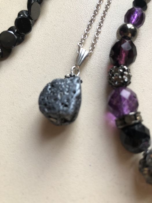 Знак масонів, краватка -  боло та сережки