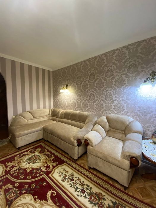 Перетяжка і ремонт м'яких меблів: крісла, стільці, дивани