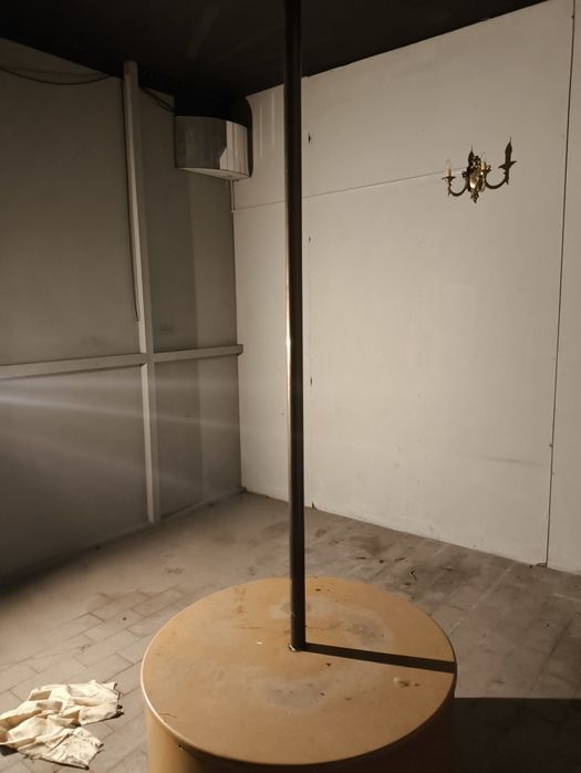 Varão em Inox com palco