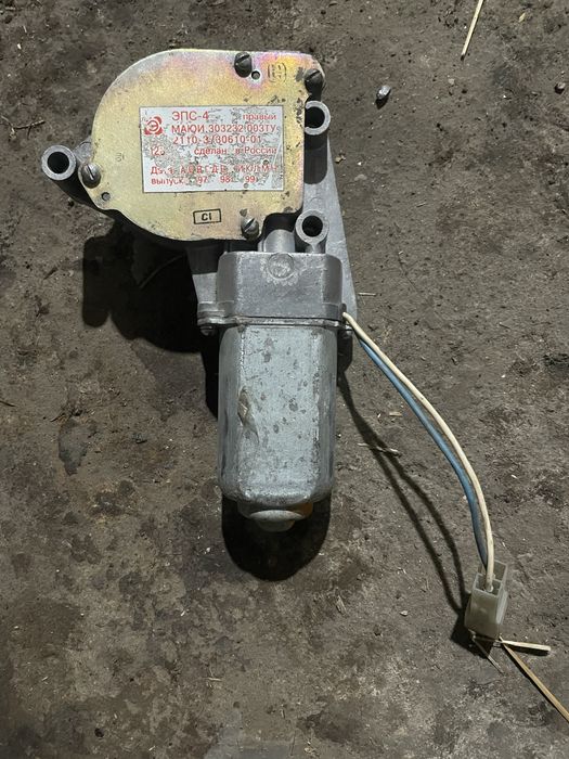 Мотор склопідйомника правий передній