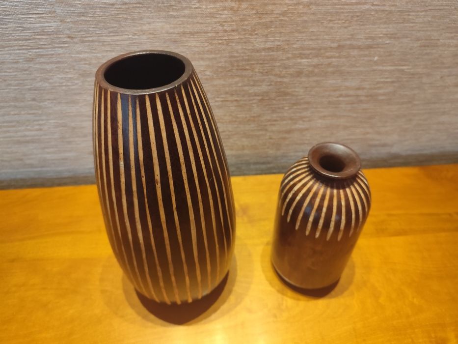 Conjunto de 2 Jarras Decorativas em Madeira - Design Único