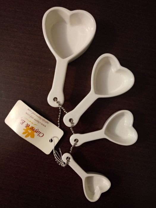 Zestaw ceramicznych miarek kuchennych w kształcie serca