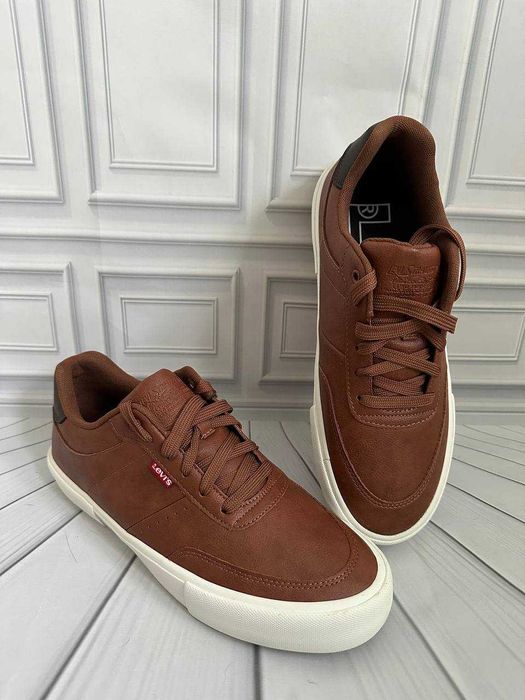 Чоловічі коричневі шкіряні кеди Levis