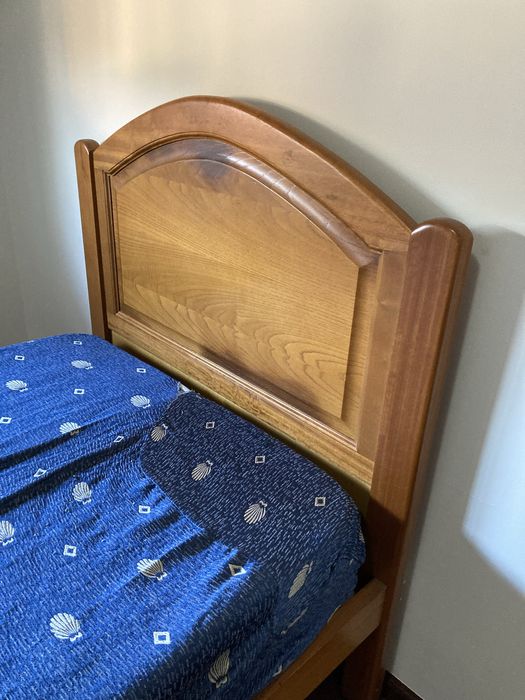 Cama de solteiro.