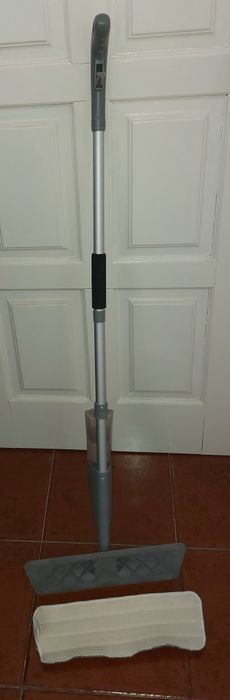 Esfregona mopa com pulverizador...
