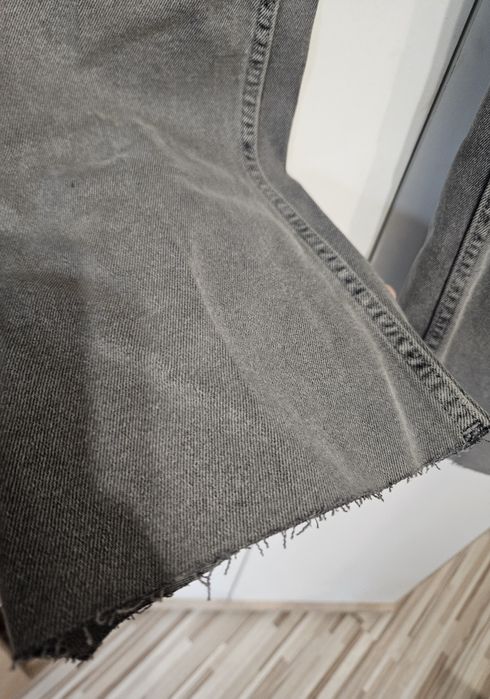 Szare spodnie jeans Zara