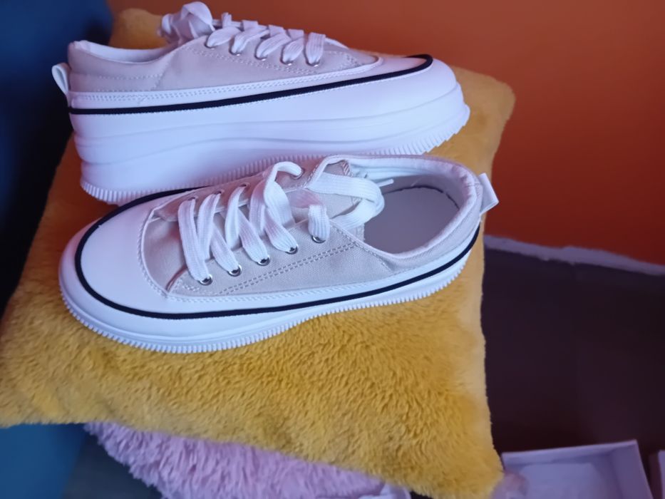 Nowe sneakery rozmiar 39