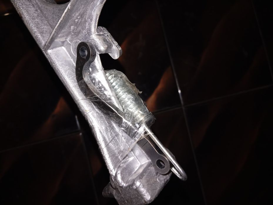 Крючок подножки чезет,