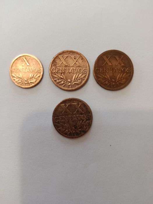 'Lote de 4 Moedas Antigas de Bronze (Portugal)-Inclui XX centavos 1948 Escassa".