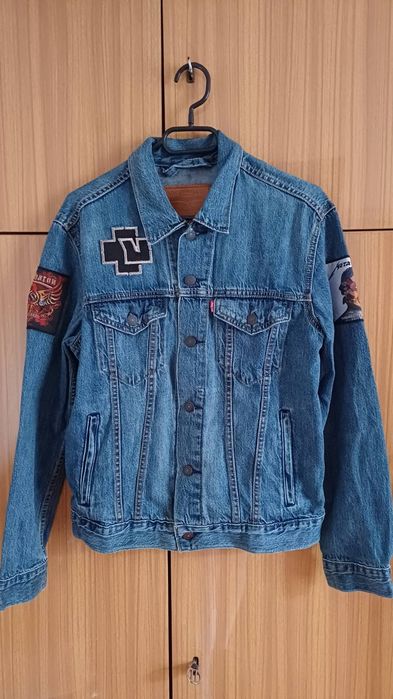 Kurtka jeansowa "Levi's", rozmiar S/M, w dobrym stanie. Pozdrawiam.