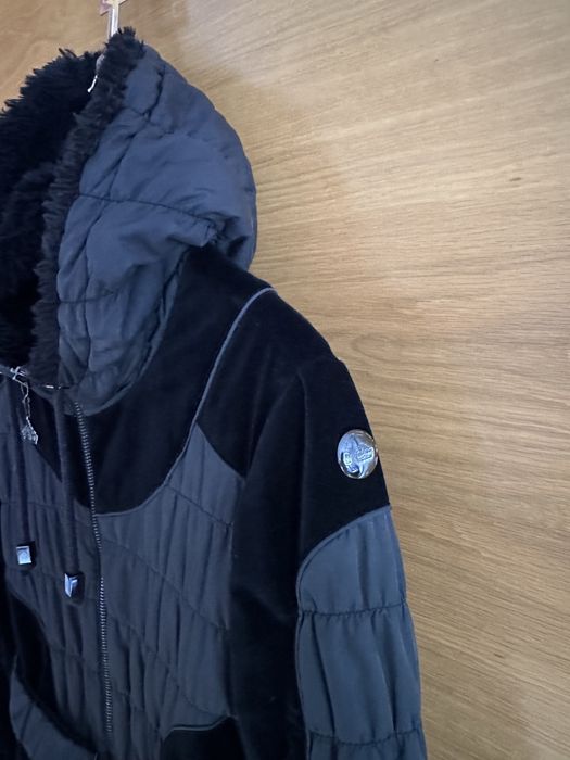 Casaco preto quente com pelo sintético e veludo Fornarina