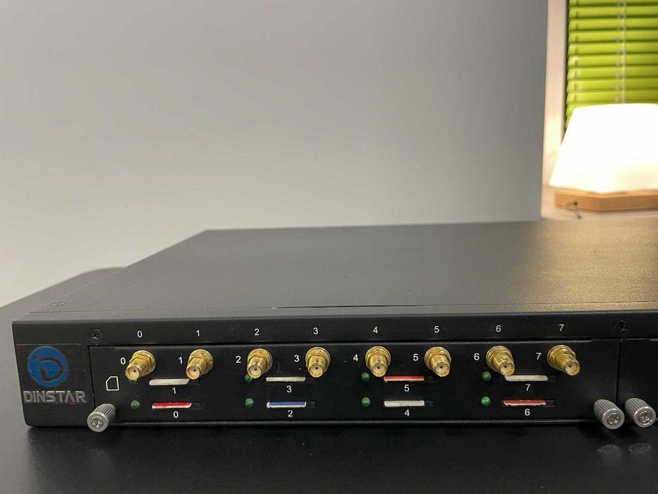 GSM/VoIP шлюз Dinstar DWG2000F — 8 каналів з розширенням до 16