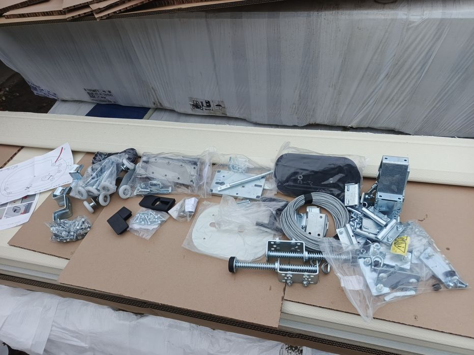 Brama garażowa segmentowa przemysłowa panelowa jak nowa 305x355