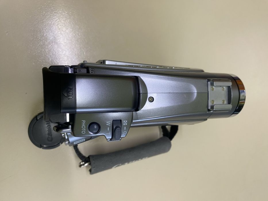 Видеокамера  Canon ZR85 (Mini DV)