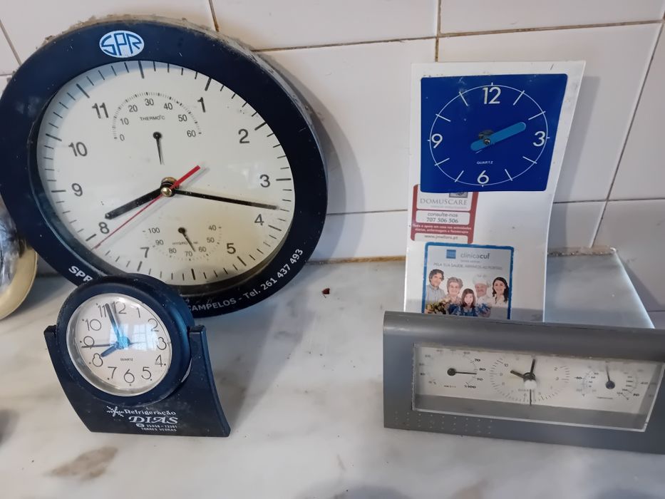 Conjunto de Relógios Diversos