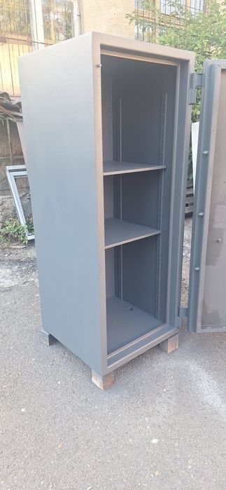 Сейф третього класу опору.