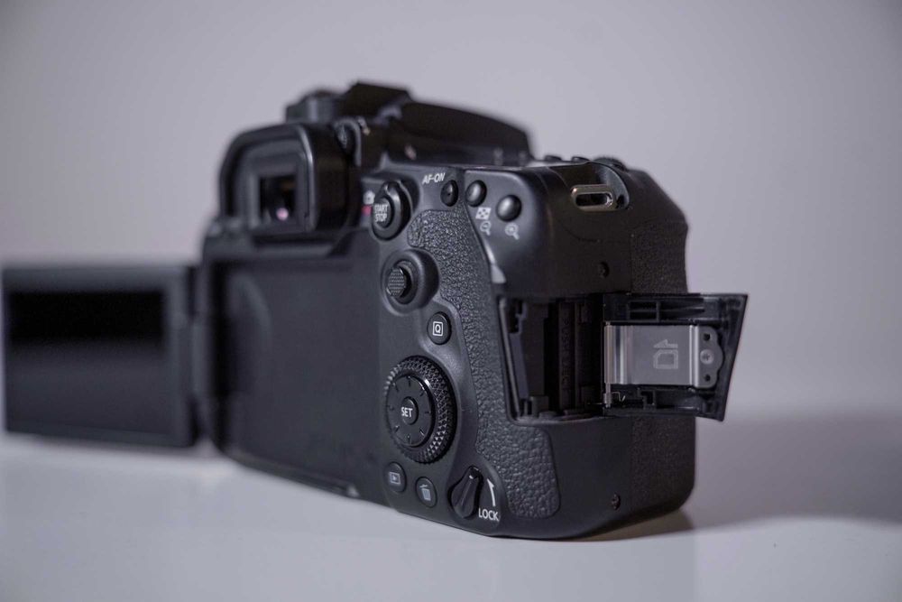 CANON 90D - Câmara Fotográfica e de Filmar