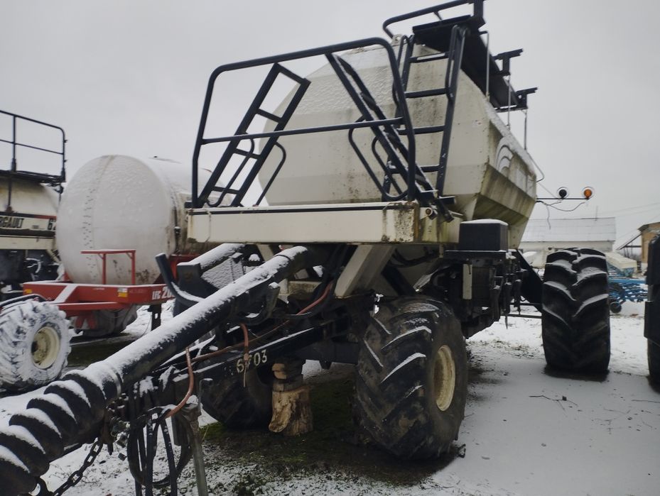 Бункери насінєві Bourgault -8810-54. 2009р