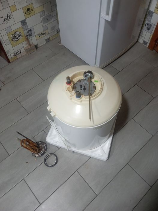 Продам бойлер ROUND 50л