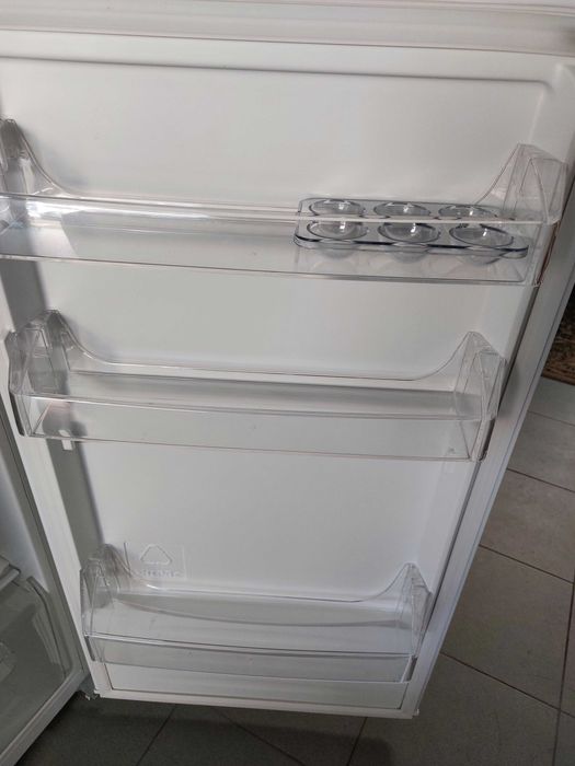 Frigorifico Kunft com congelador separado . No Frost