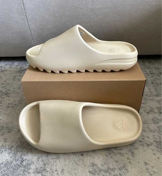 adidas Yeezy Slide / 44.5