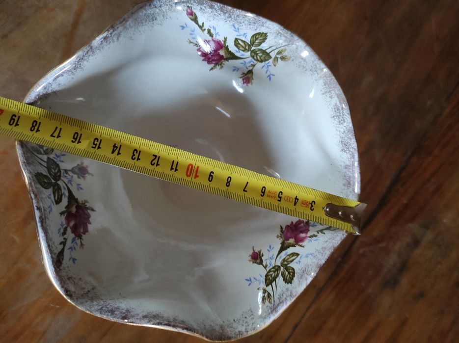 Porcelanowy koszyk salaterka CHODZIEŻ IWONA RÓŻA